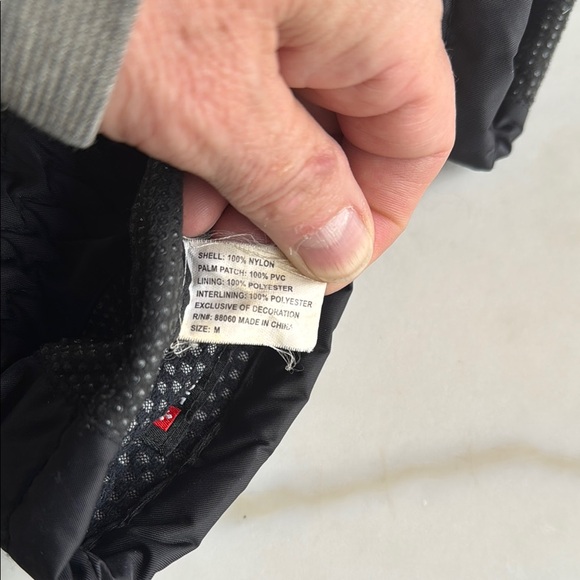 Scott Black Insulated Gloves with Adjustable Strap Women’s Medium - Picture 9 of 12